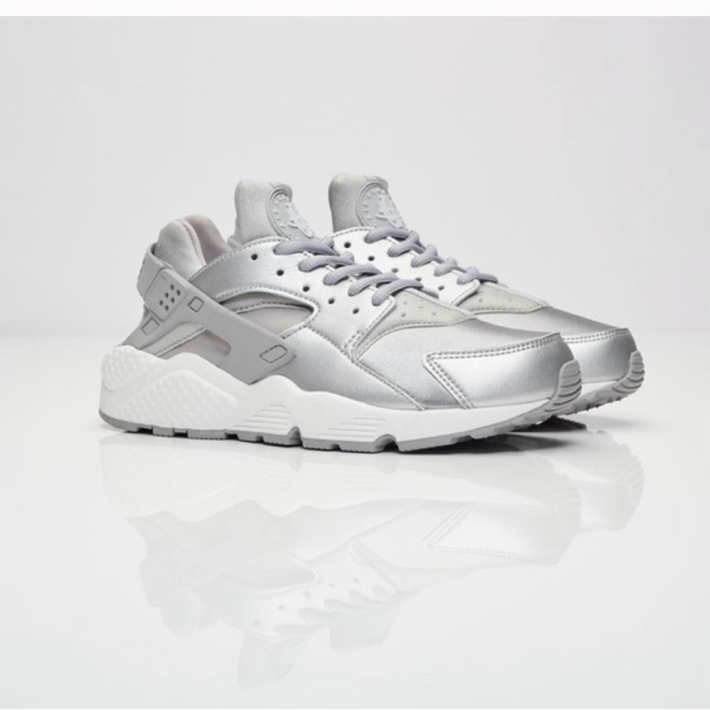 Nike Air Huarache Run SE Metallic Silver Sneaker